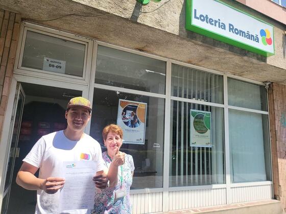 Operator Compania DDD și un reprezentant al locației Loteria Română, cu procesul-verbal semnat la finalul lucrării